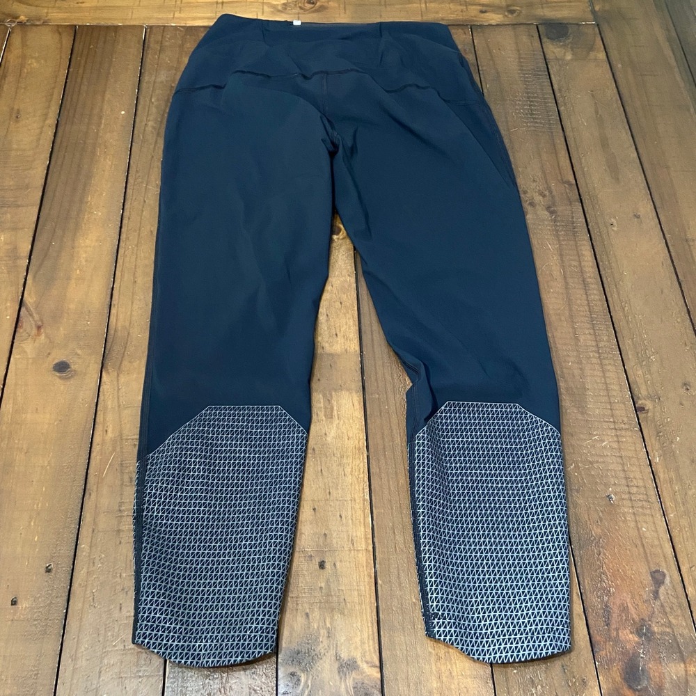 On Running Womens Medium Black Reflective Geometric Cropped Leggings M - Picture 2 of 9